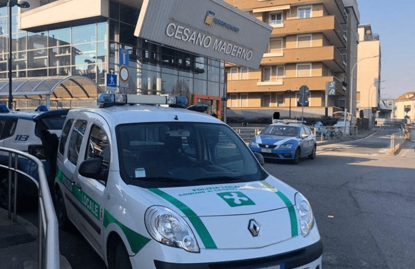 Passa col rosso e svolta contromano, fermata dai vigili: “Scusate, so guidare solo a Cesano”