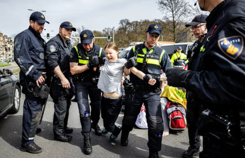 Greta Thunberg fermata di nuovo dalla polizia a una manifestazione (VIDEO)