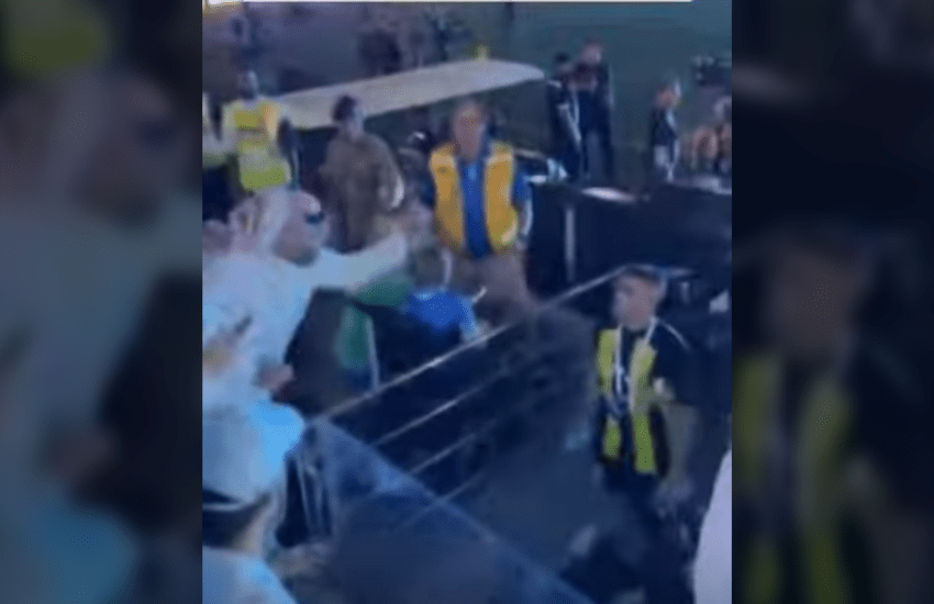 Supercoppa d’Arabia, follia al termine della finale: calciatore preso a frustate (VIDEO)