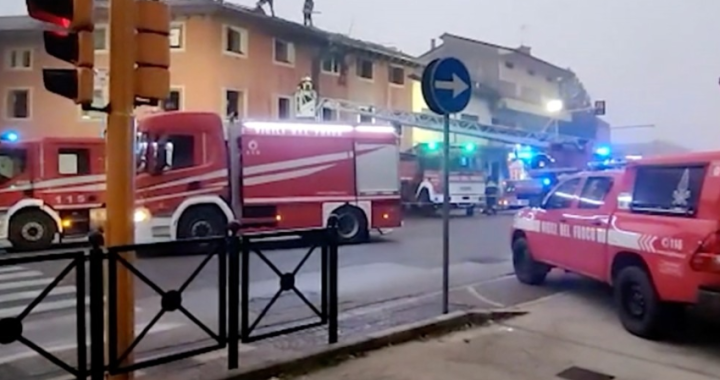 Udine, incendio in un condominio: numerosi intossicati, una donna in gravissime condizioni