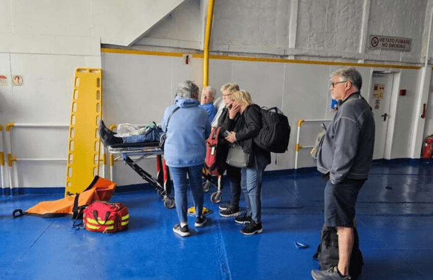Napoli, nave urta una banchina: numerosi feriti