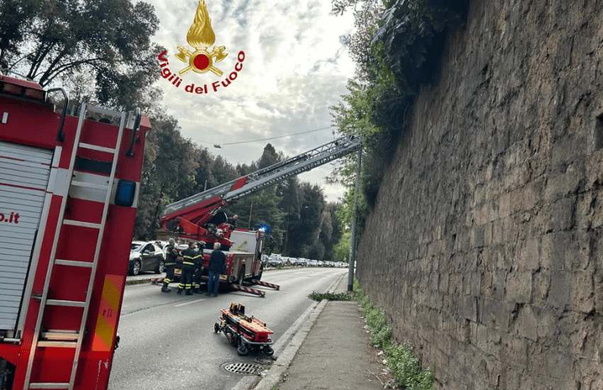 Roma: una 20enne precipita dalla terrazza del Pincio