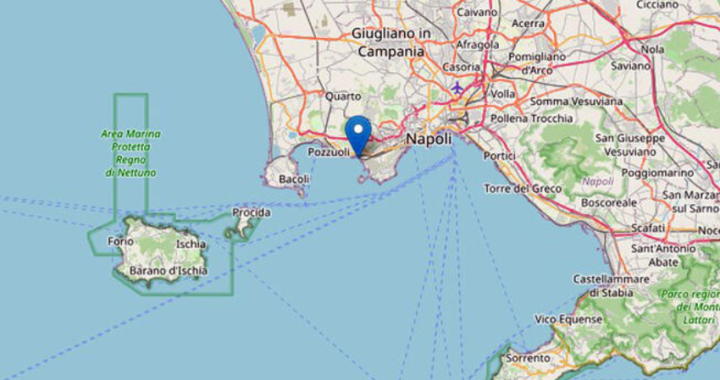 Terremoto, forte scossa ai Campi Flegrei avvertita anche a Napoli: “Mantenete la calma”