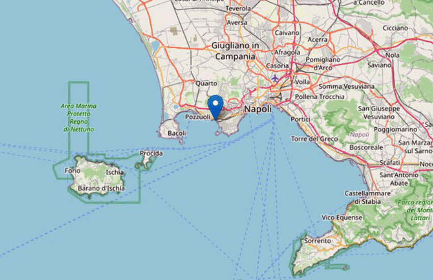 Terremoto, forte scossa ai Campi Flegrei avvertita anche a Napoli: “Mantenete la calma”