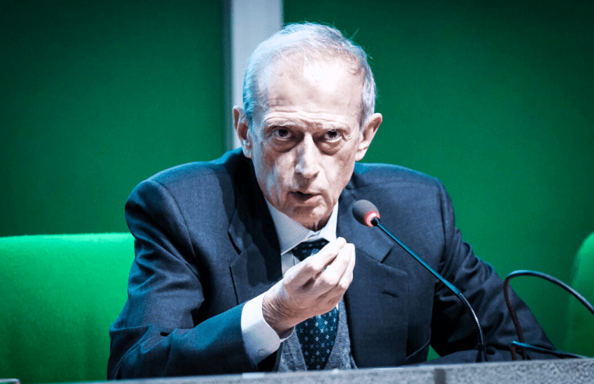 Piero Fassino: si complica il caso del sospetto furto di un profumo