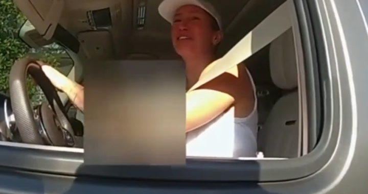 Gisele Bundchen fermata dalla polizia mentre fugge dai paparazzi in auto (VIDEO)