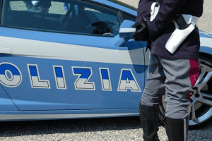 Bologna, bambina di sei anni circondata e presa a calci da cinque coetanei