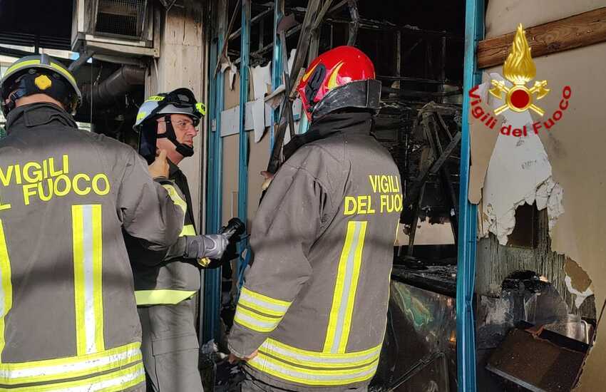 Catania, l’incendio del bar “Cioccolato Caffè” è doloso: inviata informativa in Procura