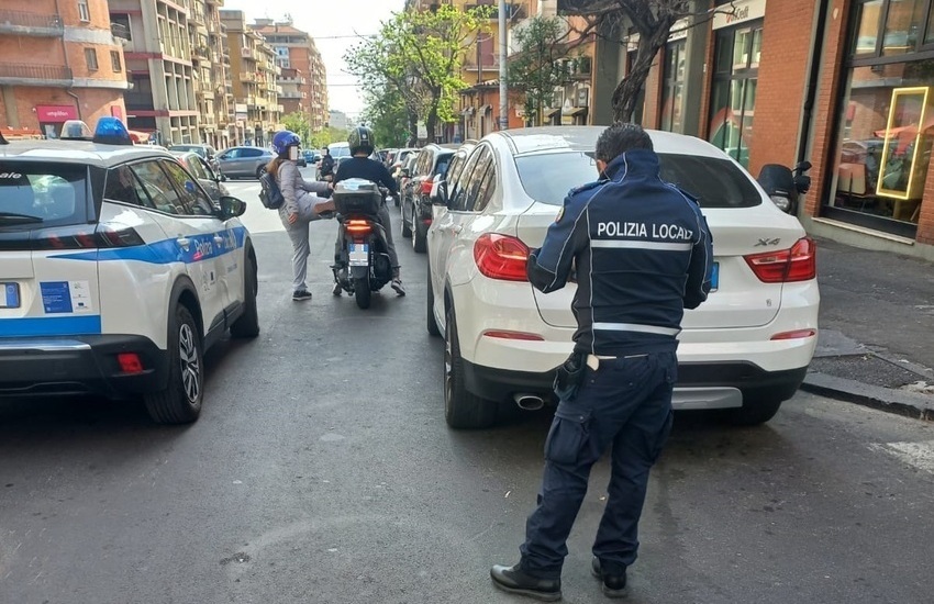 Catania, controlli in Pescheria, viale Rapisardi e piazza dei Martiri: raffica di multe e merce sequestrata