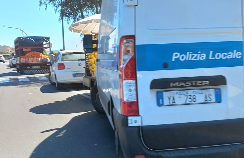 Catania, vasta operazione della Polizia Locale a venditori ambulanti in strada, irregolari