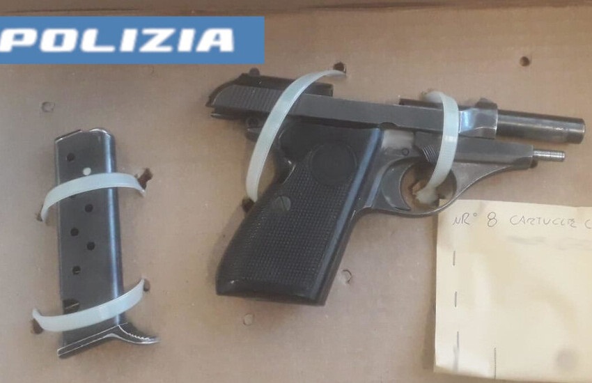 Catania, inseguito dalle volanti, aveva in auto una pistola: arrestato 21enne pregiudicato