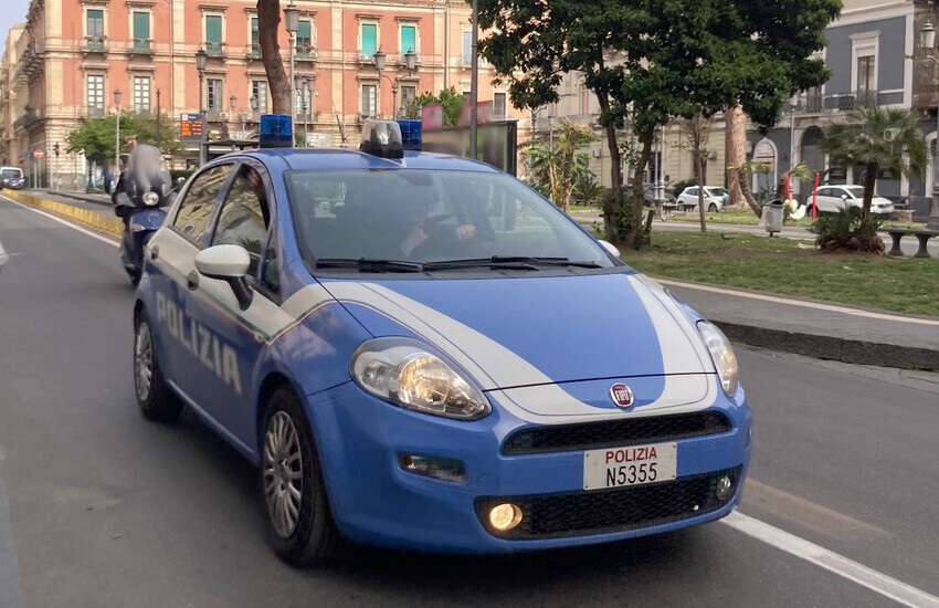 Catania, viale della Libertà, le volanti arrestano ladro d’auto