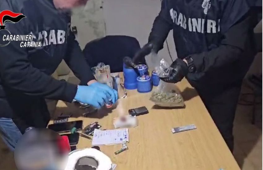 San Cristoforo, espugnato fortino della droga, tre pusher arrestati