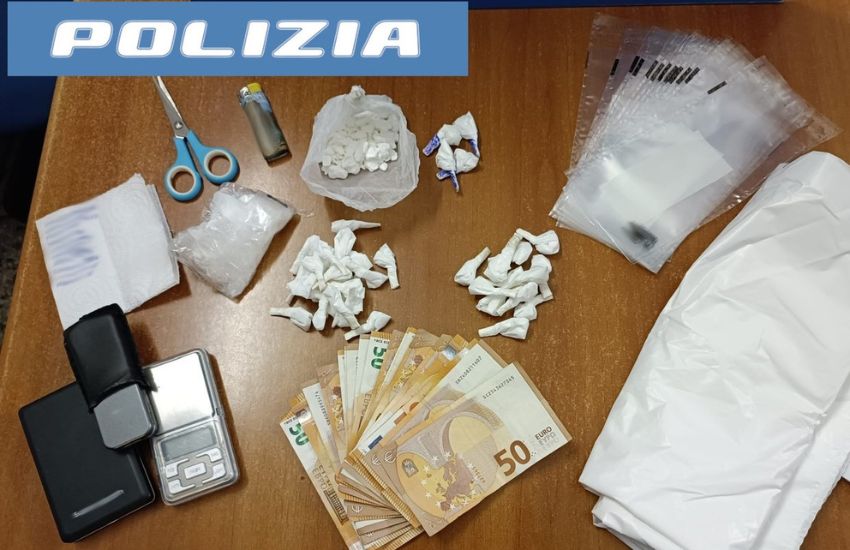 Catania, alla guida dello scooter con la droga addosso, arrestato 39enne