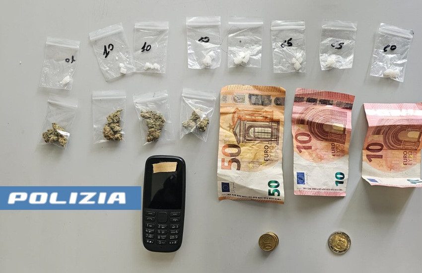 San Cristoforo, 28enne vede la volante e cerca di disfarsi della droga: ennesimo arresto