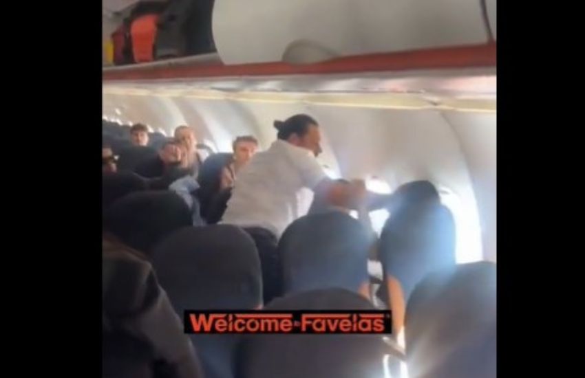 Terrore in aereo, scoppia una rissa furibonda tra due donne [VIDEO]