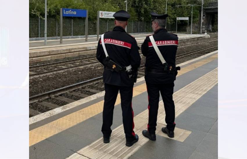 Ruba un portafogli sul treno tra Roma eNapoli: fermato dai carabinieri