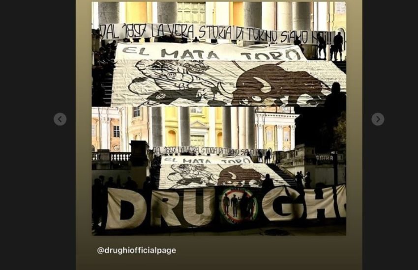 Gli ultrà bianconeri irridono i cugini del Torino con uno striscione a Superga: “El Mata Toro”