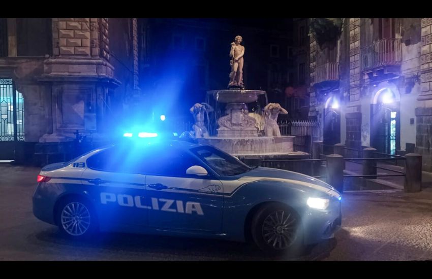 Catania, entra nella fontana dell’Amenano, arrestato dalla polizia per minacce a pubblico ufficiale