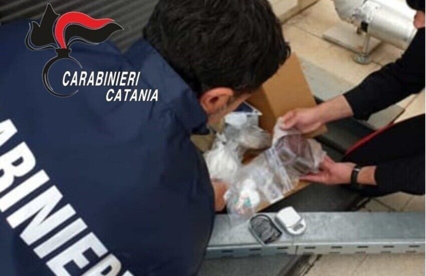 Mascalucia, consegnava droga a domicilio: giovane pusher arrestato