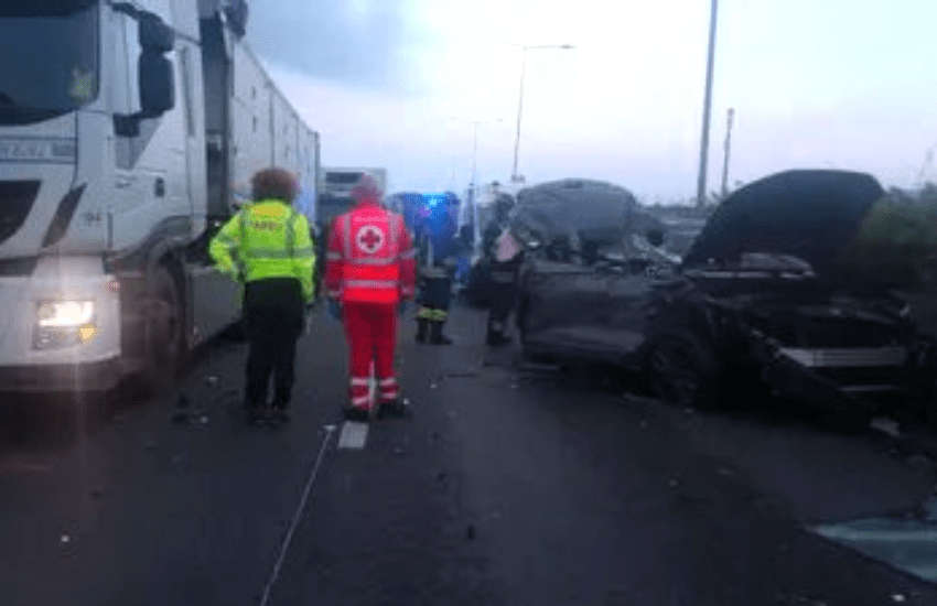 Treviolo, auto si schianta contro un camion: morta una donna