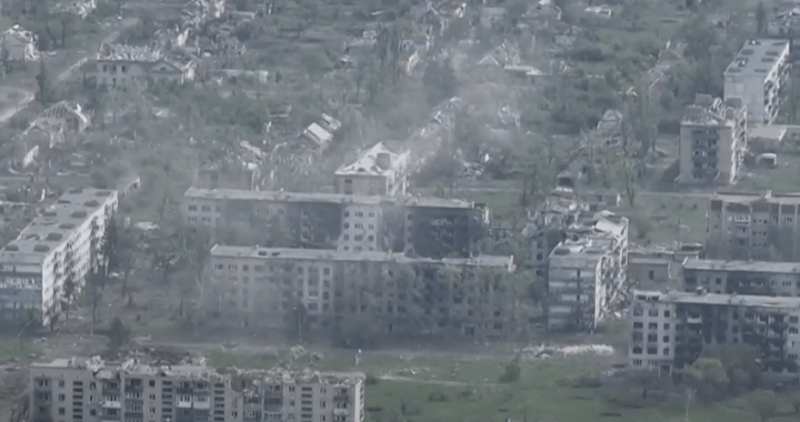 Ucraina, la città carbonizzata dall’esercito russo: il video sconvolgente