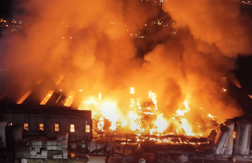 Altavilla Vicentina: gigantesco incendio distrugge ditta di imballaggi (VIDEO)