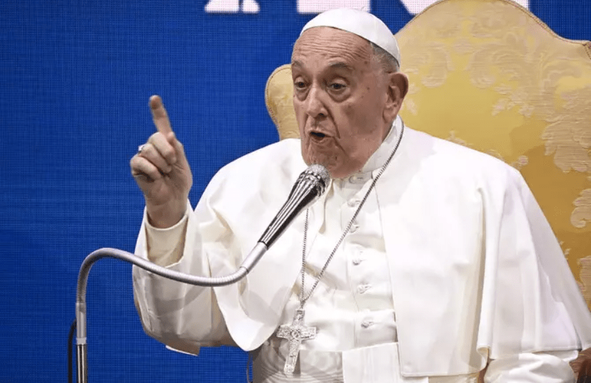 Papa Francesco: “Gli anticoncezionali distruggono la vita come le armi” (VIDEO)