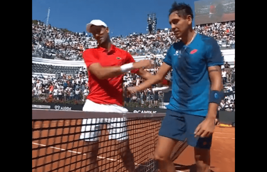 Djokovic eliminato dagli Internazionali di Roma: “Colpa della borraccia” (VIDEO)