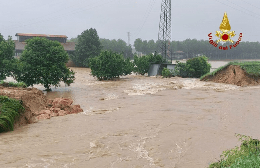 Maltempo, esonda il fiume Muson: comuni isolati dagli allagamenti (VIDEO)