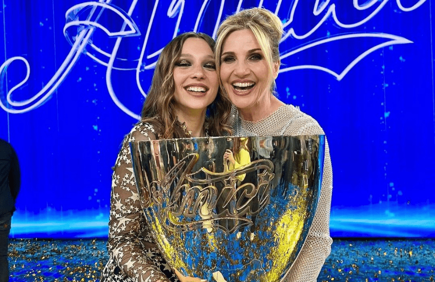 Amici, dalla racchetta al microfono: la magia del trionfo di Sarah (VIDEO)