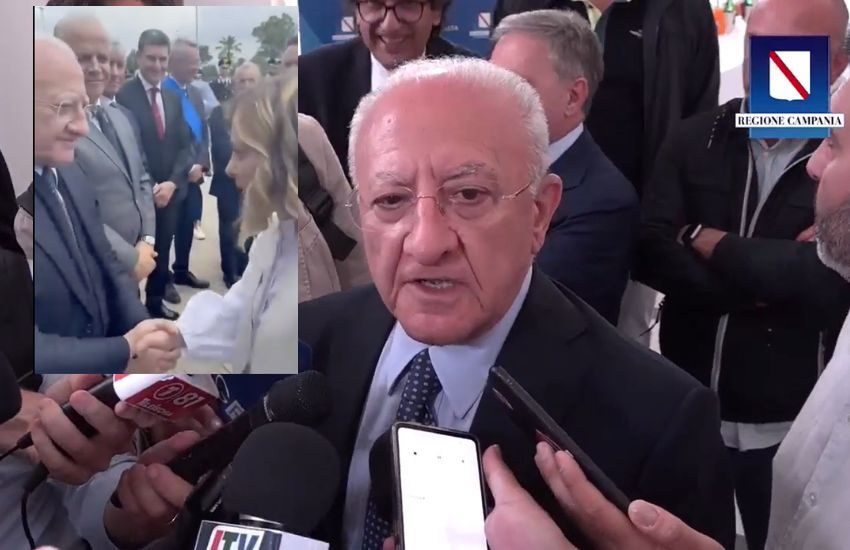 De Luca e “Quella stro*za della Meloni”: “Non posso che concordare” (VIDEO)