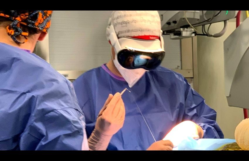 Al Policlinico di Catania i primi due interventi al mondo di oftalmoplastica con l’utilizzo del visore Apple