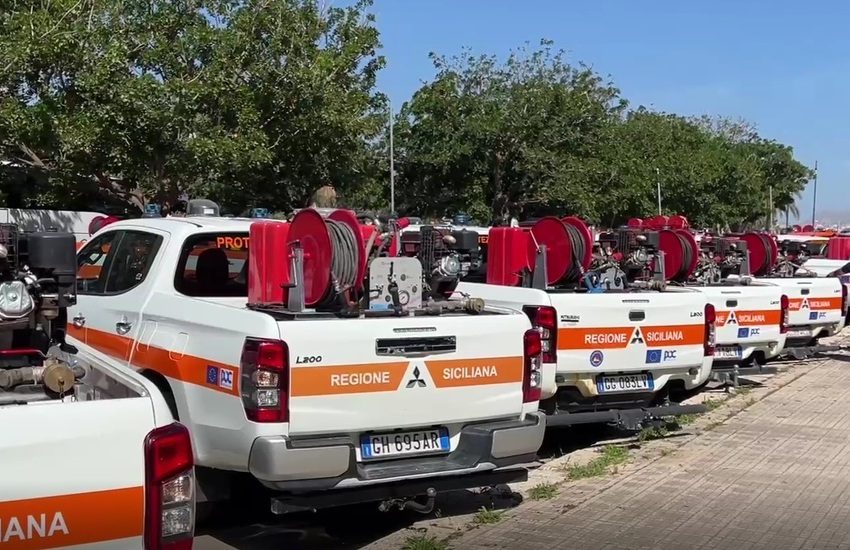 Palermo, la Regione consegna 70 pick-up alla Protezione civile per la lotta agli incendi boschivi