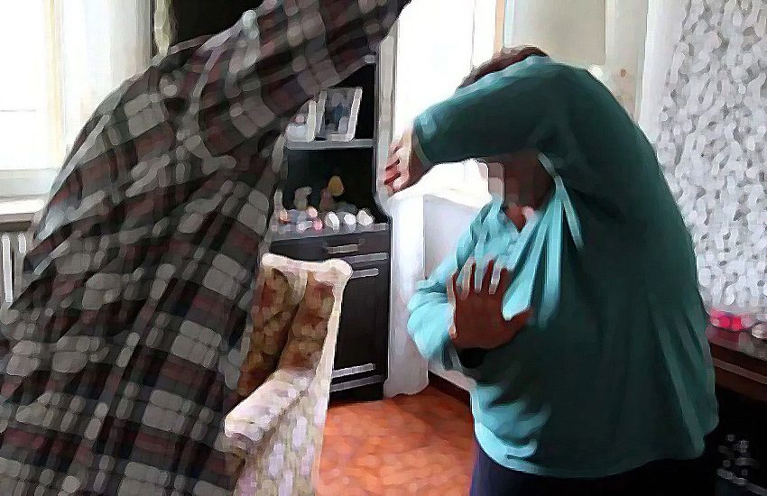 Sardegna: trascina la madre per strada dopo averla rapinata, 27enne in manette