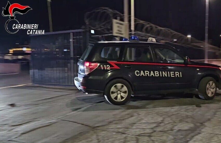 Catania, Viale Mario Rapisardi: passeggia tranquillamente ma, era ai ‘domiciliari’. Arrestato