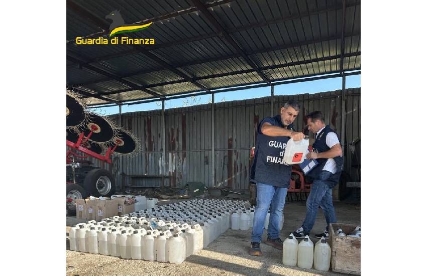Maxi sequestro della Finanza in provincia di Latina: 100 litri di cocaina liquida e altri solventi