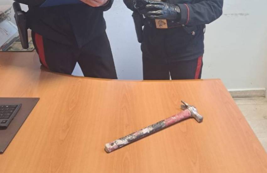 Aggredisce una persona con un martello in provincia di Latina: denunciato dai carabinieri