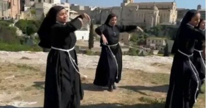 Suore ballano e cantano tra le gravine: chi sono le “Sister Act” della Puglia [VIDEO]