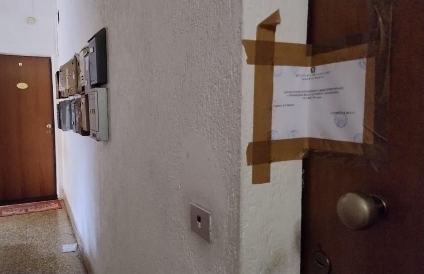 Cagliari, accoltella la moglie e telefona alle figlie: “Ho ucciso la mamma”