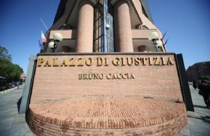 Torino, figlio disabile costretto a mangiare rifiuti: condannata la madre