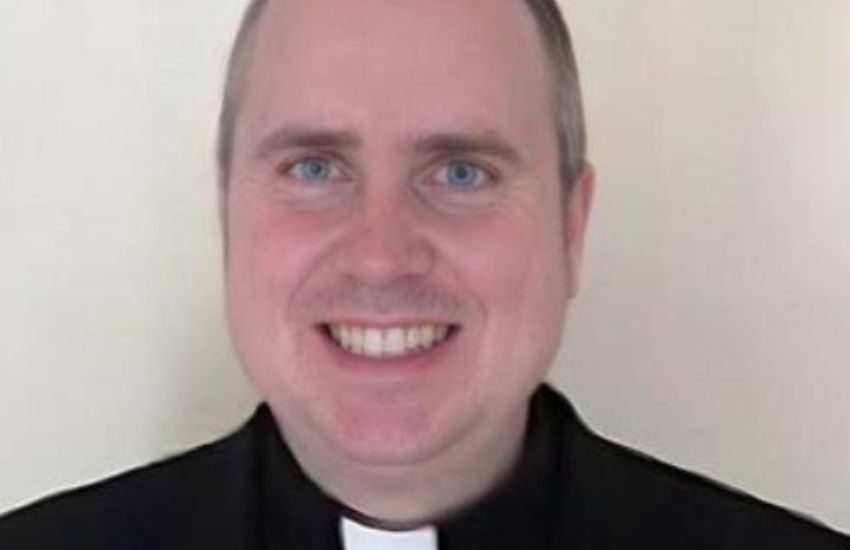 “Gesù è morto con un’erezione”, le frasi choc del prete che hanno fatto inorridire i fedeli