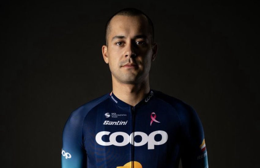 Giro d’Austria, tragico incidente nella quarta tappa: muore ciclista