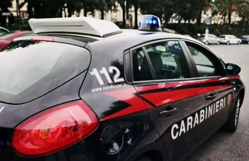 Tentativo di fuga bloccato: arrestato spacciatore 36enne dai Carabinieri ad Aci Catena