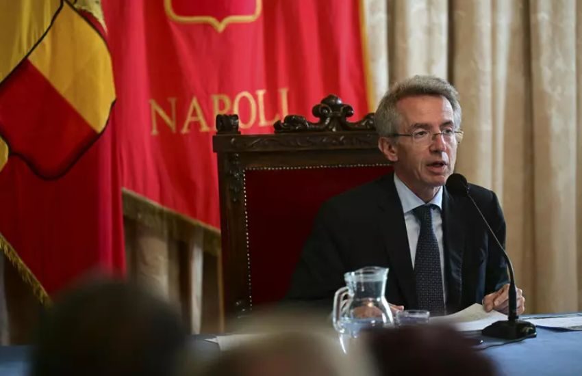 A Napoli i dipendenti dovranno essere pagati 9 euro l’ora