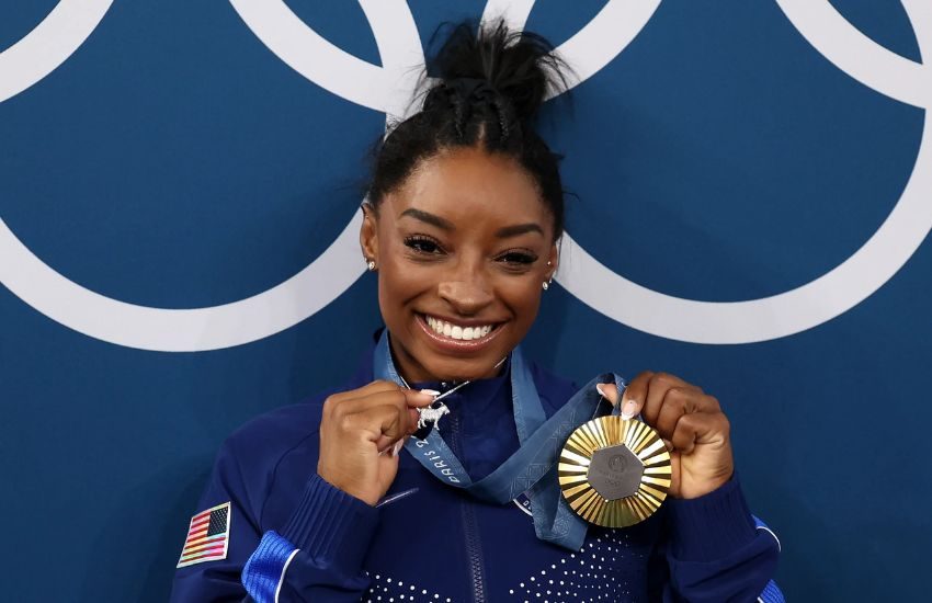 Simone Biles e quel ciondolo della rinascita