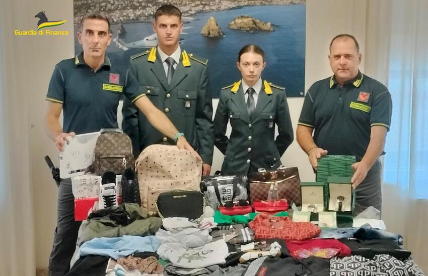 Catania, 4 catanesi gestivano dai social e- commerce del falso: sequestrati anche Rolex