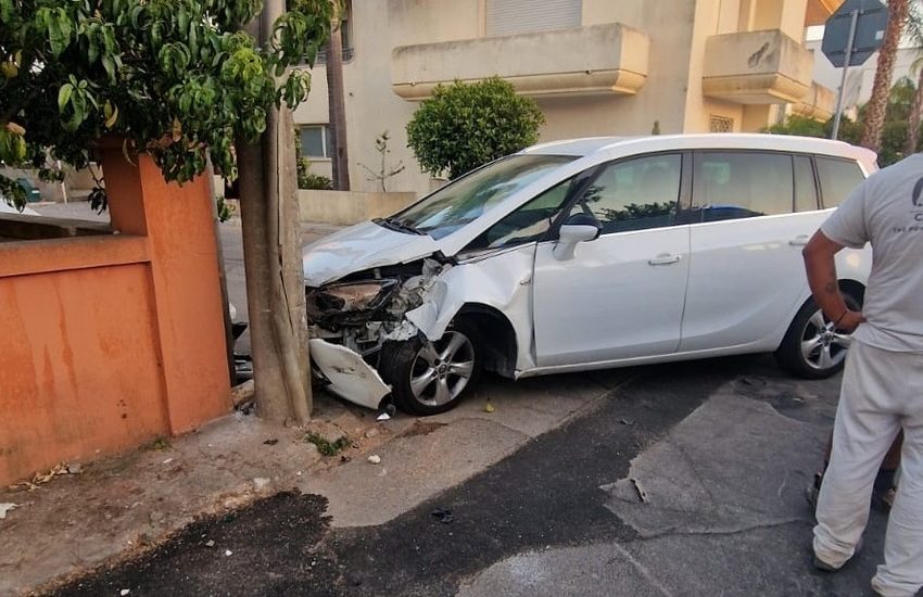 Schianto tra auto nel Salento. Chiamano autista per rientrare a casa, poi l’incidente