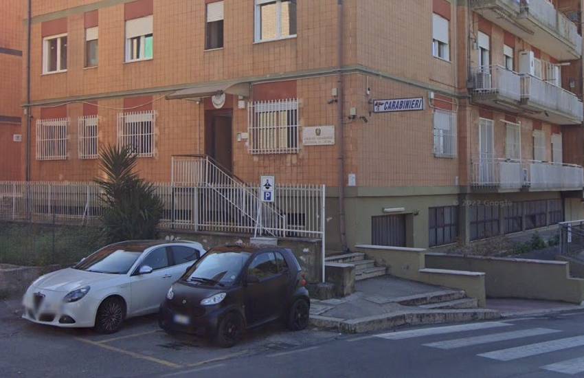 Deve rincasare alle 21 e va in caserma per protestare contro il provvedimento. Ma è ubriaco e gli sequestrano auto e patente…