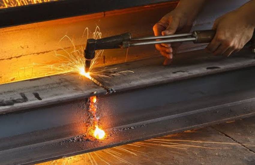 Furto di metallo in un cantiere dismesso. Denunciati tra uomini in provincia di Latina